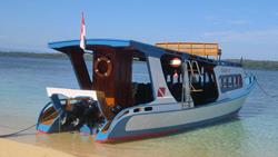 Manado - Siladen Island Spa Resort Dive Boat.